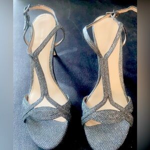 Stuart weitzman the sunny lame sandals
7.5 size